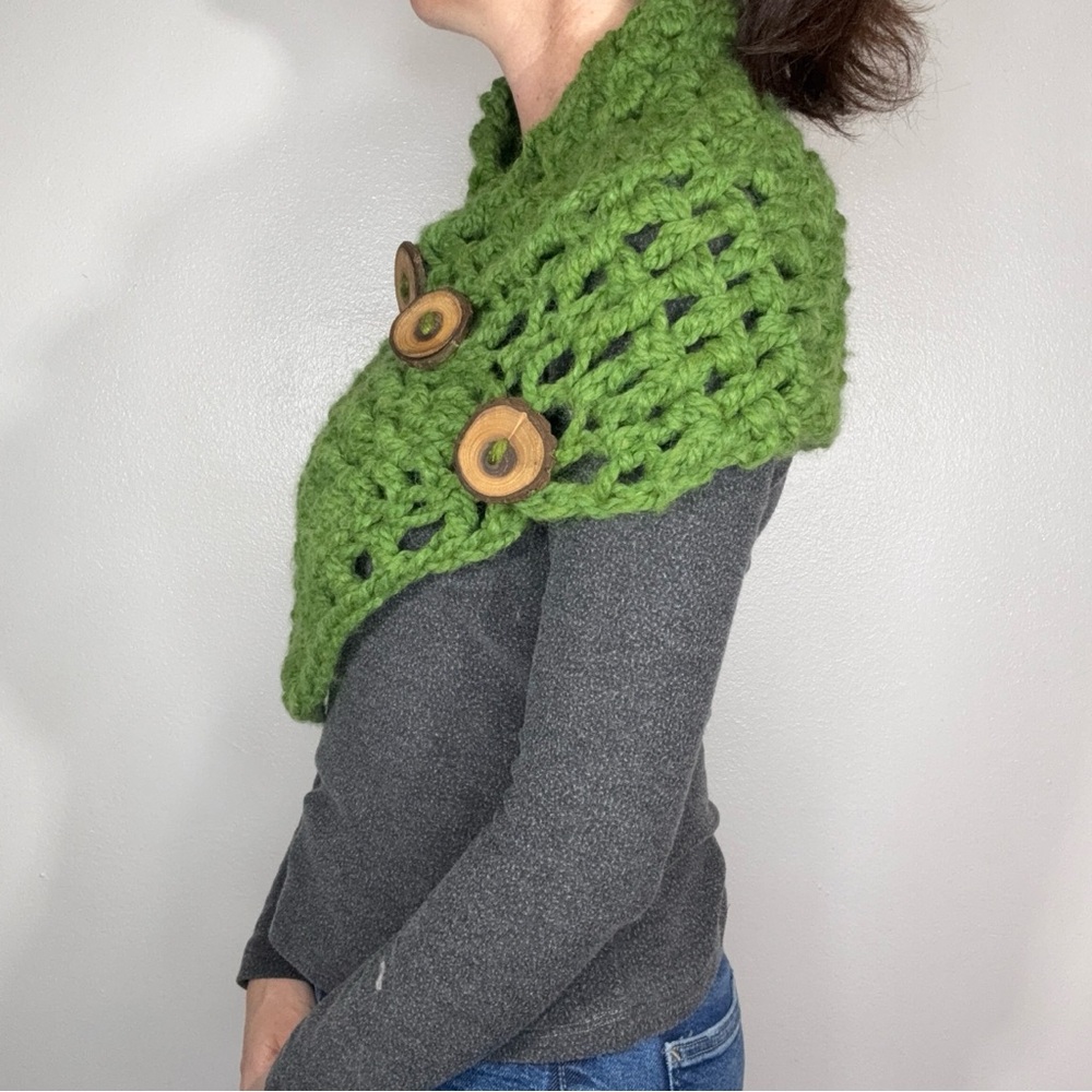 Green shawl scarf